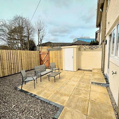 Quirky, Family Home In Glasgow Cardonald Экстерьер фото