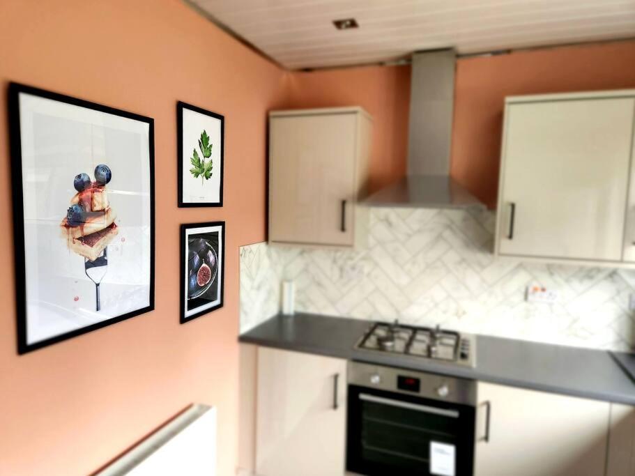 Quirky, Family Home In Glasgow Cardonald Экстерьер фото