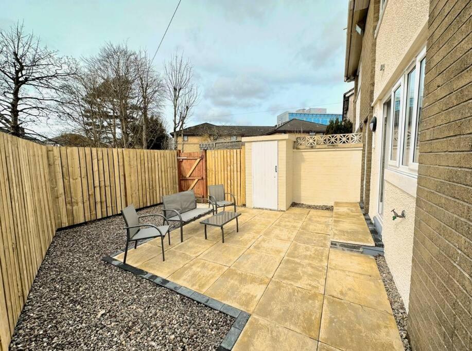 Quirky, Family Home In Glasgow Cardonald Экстерьер фото