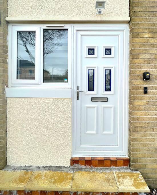 Quirky, Family Home In Glasgow Cardonald Экстерьер фото