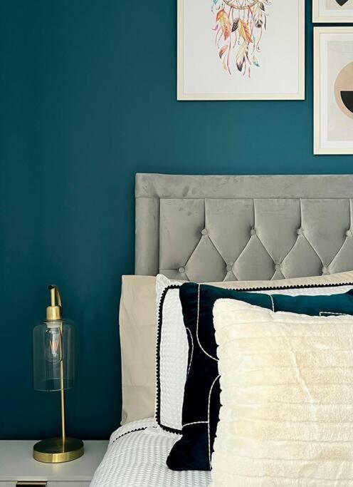 Quirky, Family Home In Glasgow Cardonald Экстерьер фото