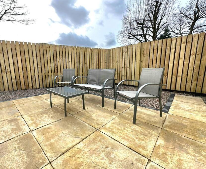 Quirky, Family Home In Glasgow Cardonald Экстерьер фото