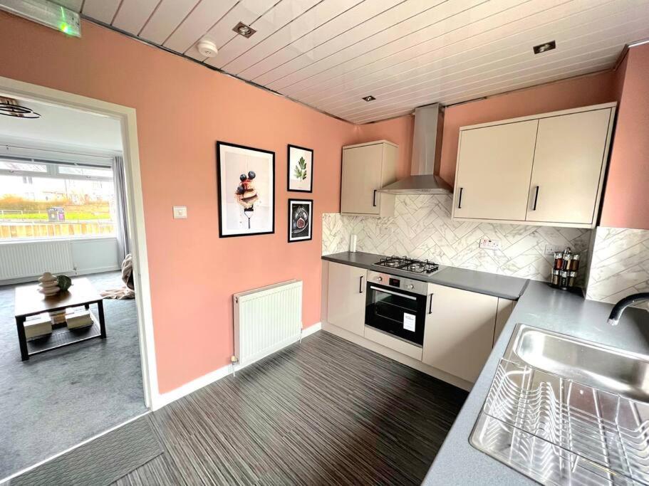 Quirky, Family Home In Glasgow Cardonald Экстерьер фото