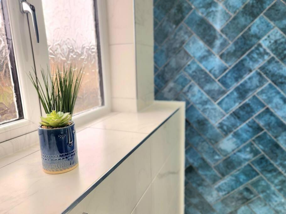 Quirky, Family Home In Glasgow Cardonald Экстерьер фото