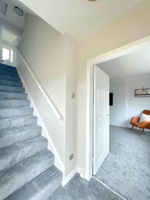 Quirky, Family Home In Glasgow Cardonald Экстерьер фото